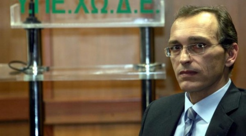 «Σύμπλευση» με τους ισχυρούς