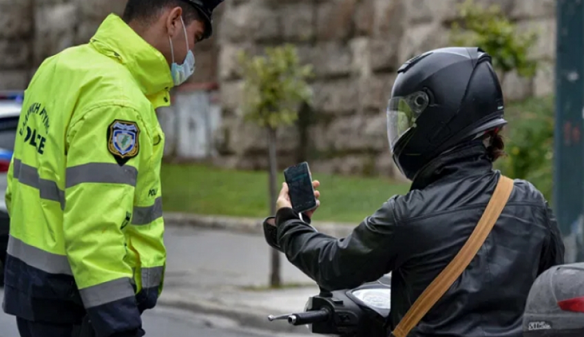 Χαρδαλιάς: Παραμένουν τα SMS μέχρι 15 Μαΐου-Εστίαση με κωδικό και στις 23:00 σπίτια μας