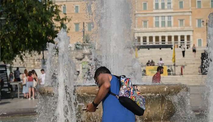 Καιρός σήμερα: Καύσωνας και από το μεσημέρι τοπικές βροχές