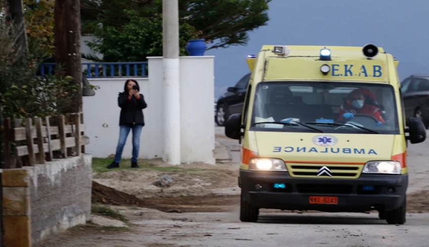 Βόλος: Άρπαξαν το 3μιση μηνών παιδί τους από το ασθενοφόρο για να μη γίνει διακομιδή