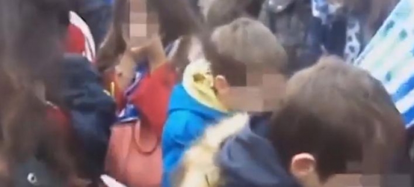 Βίντεο-σοκ: Μικρά παιδιά «πνίγονται» από τα χημικά στο συλλαλητήριο