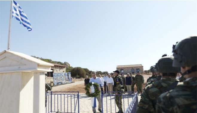 Ο Πρωθυπουργός Κυριάκος Μητσοτάκης κατέθεσε στεφάνι στο μνημείο της Κυράς της Ρω, Δέσποινας Αχλαδιώτου