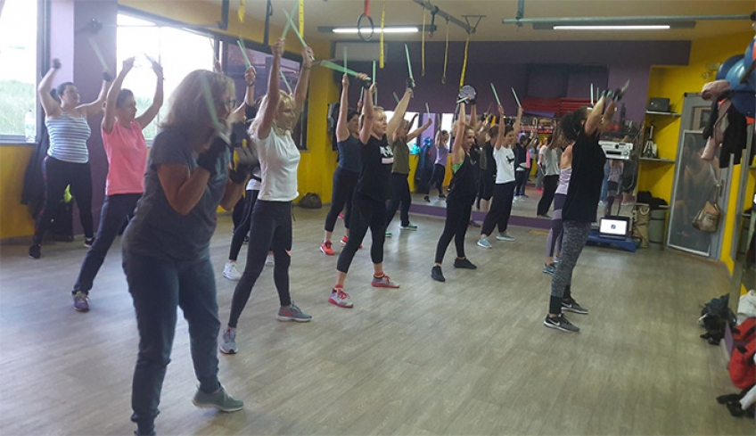 DRUMFIT!!! Ήρθε για να μας ξεσηκώσει... Κάψτε εώς και 800 θερμίδες σε 45' λεπτά.