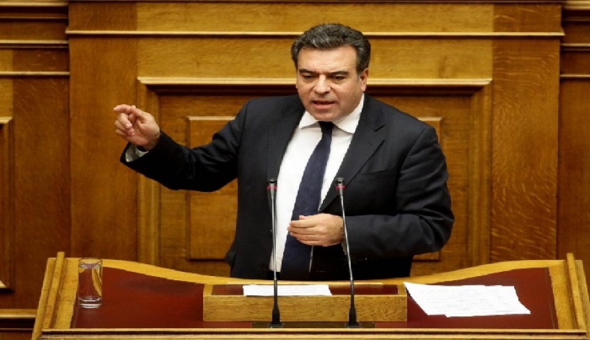 ΜΑΝΟΣ ΚΟΝΣΟΛΑΣ: Η κυβέρνηση τιμωρεί τους αναπληρωτές εκπαιδευτικούς που τολμούν να υπηρετούν στα ακριτικά νησιά του Αιγαίου