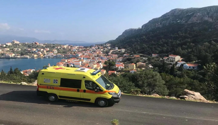 Στο Καστελλόριζο ένα από τα 12 ασθενοφόρα