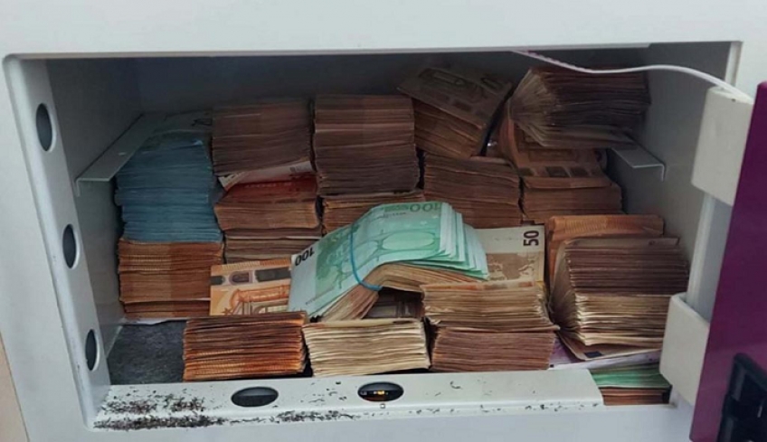 Εξαρθρώθηκε εγκληματική οργάνωση παράνομων ελληνοποιήσεων – 21 αστυνομικοί στους συλληφθέντες