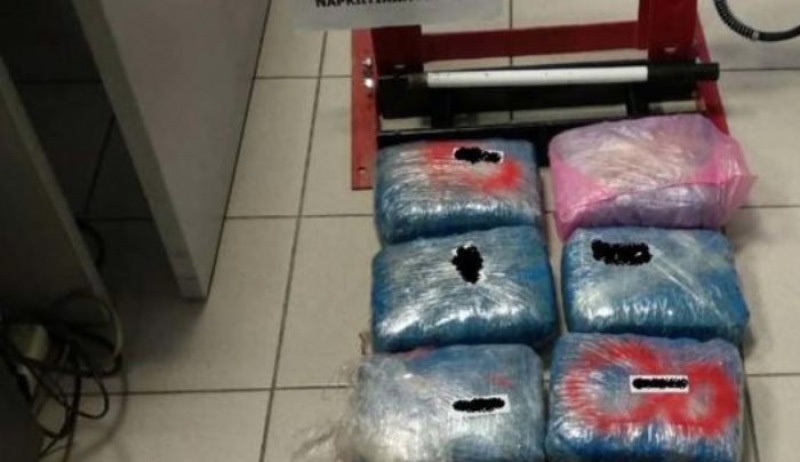 Χειροπέδες σε χονδρέμπορο ναρκωτικών – Θα «έριχνε» στην αγορά 2 κιλά ηρωίνης