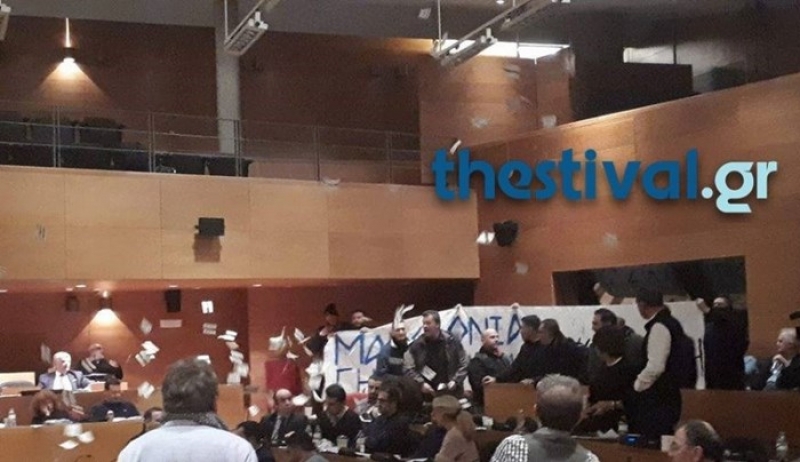 Χαμός στο δημοτικό συμβούλιο Θεσσαλονίκης - "Ντου" μελών της Χρυσής Αυγής - ΒΙΝΤΕΟ