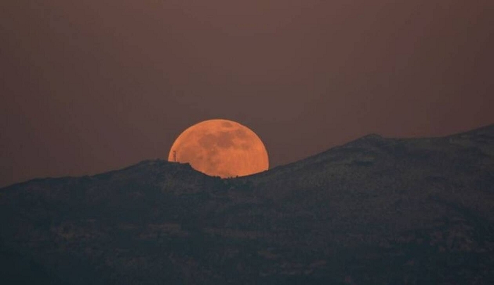 «Πανσέληνος του Λύκου»: Το φαινόμενο που φώτισε τον ελληνικό ουρανό