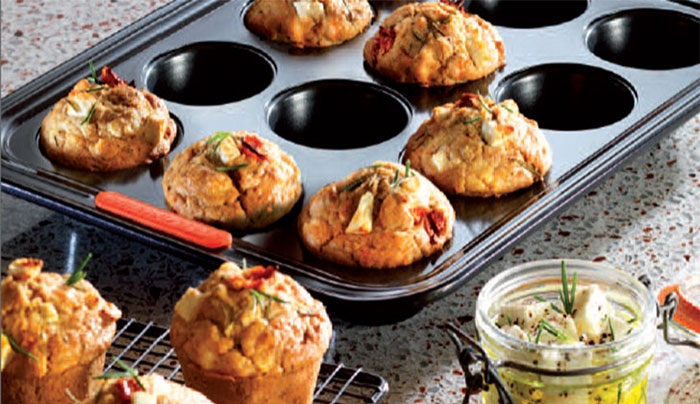 Muffins με τυρί και ντομάτα