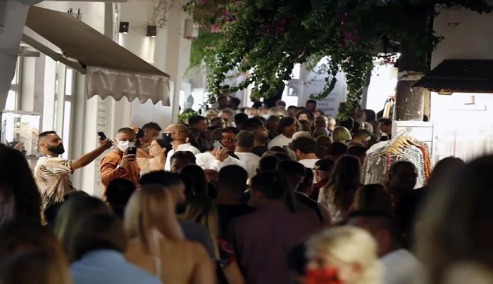 Τι εξετάζεται στις περιοχές που «βράζουν» από κρούσματα