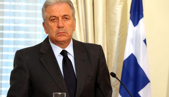 Αβραμόπουλος: Κίνδυνος εγκλωβισμού 100 χιλιάδων προσφύγων στην Ελλάδα