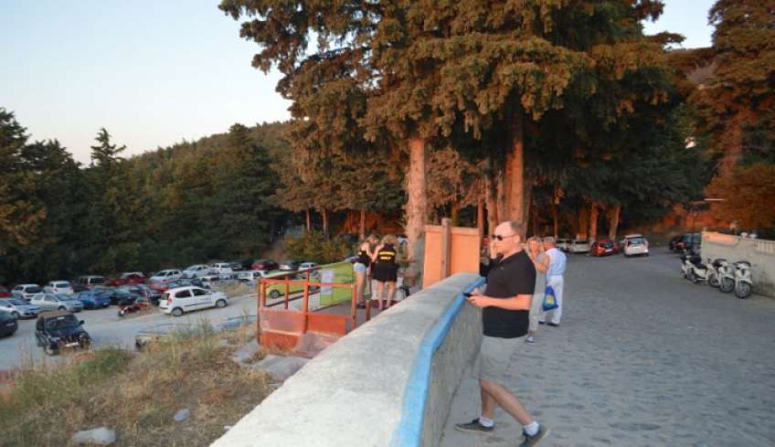 Νέα ημερομηνία για τα ασφαλιστικά μέτρα του Σωματείου Οδηγών Τουριστικών Λεωφορείων για το πάρκινγκ στη Ζιά
