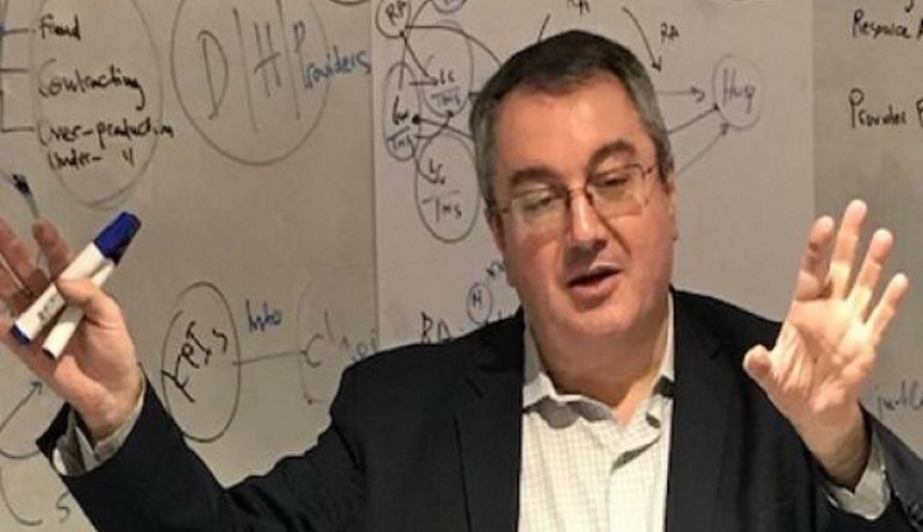 Μόσιαλος: Tο εμβόλιο των Pfizer/BioNTech είναι αποτελεσματικό και ασφαλές  - ΤΙ ΑΠΑΝΤΑ ΓΙΑ ΤΟΥΣ ΔΥΟ ΘΑΝΑΤΟΥΣ