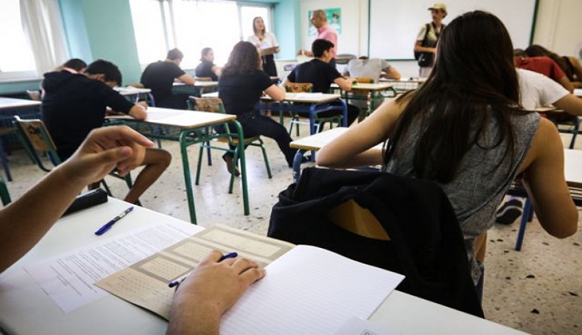 Τι να περιμένουν εκατομμύρια μαθητές για πανελλαδικές και παράταση σχολικού έτους