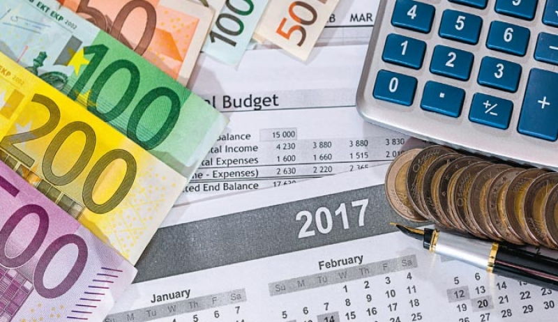 Τελεσίγραφο τρόικας για έκδοση 275.000 συντάξεων - «Ψάχνουν» 3 δισ. ευρώ για το ασφαλιστικό