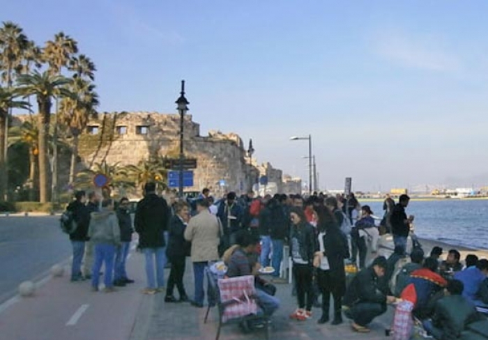 Αλληλεγγύη - Κως:" Από την Κω στέλνουμε το μήνυμα της Αλληλεγγύης σε όλο τον κόσμο. "