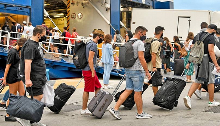 Ι.Πλακιωτάκης: 2.500 άτομα έμειναν εκτός πλοίων το τριήμερο από τους ελέγχους του Λιμενικού