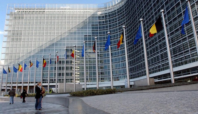 Μήνυμα στήριξης της Κομισιόν προς την Ελλάδα