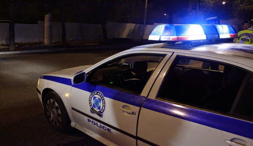 Πιστόλια και χειροβομβίδες βρέθηκαν σε διαμέρισμα στα Εξάρχεια