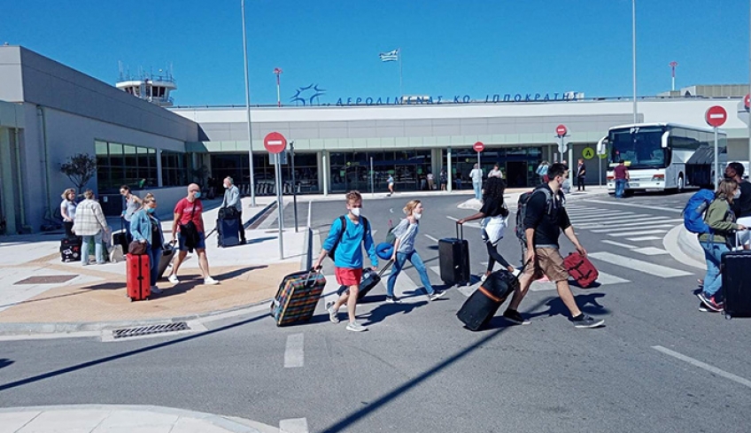 Τη μεγαλύτερη τουριστική περίοδο πέτυχε το Νότιο Αιγαίο: Περισσότεροι από 3 εκ. επισκέπτες σε Κυκλάδες και Δωδεκάνησα