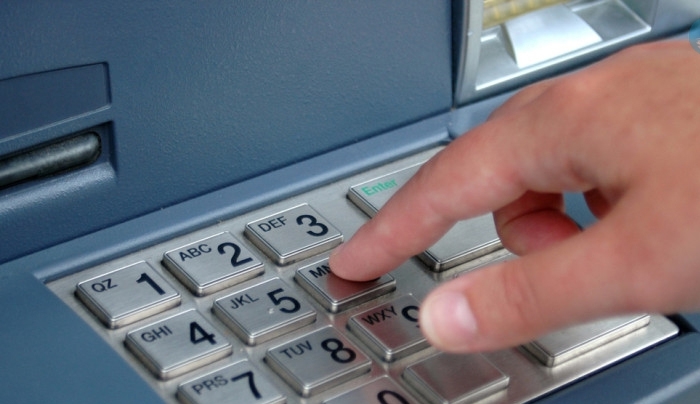Ποιοι παραβίασαν τα capital controls και έβγαλαν λεφτά – Τραπεζικά στελέχη και επιχειρηματίες στο στόχαστρο
