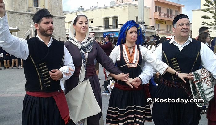 Με πολύ κόσμο και οι Παραδοσιακοί Χοροί στην πλατεία Ελευθερίας για την 7η Μαρτίου