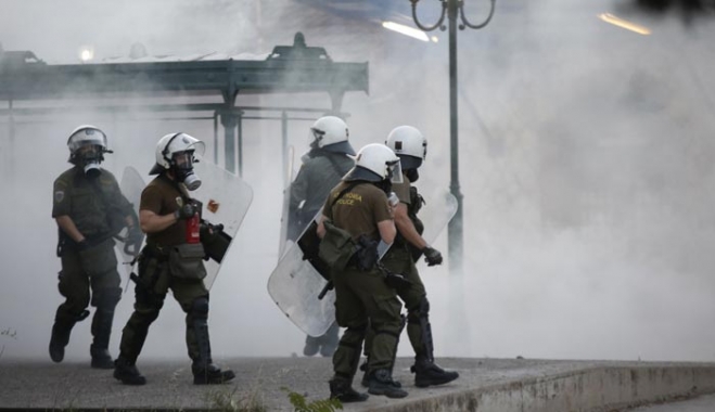 «Εμφύλιος» πόλεμος στο Μενίδι για τον θάνατο του 11χρονου Μάριου [εικόνες &amp; βίντεο]