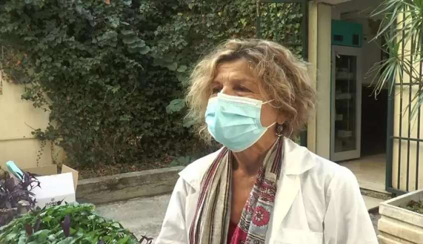Έλλη Καρανίκα αντί στεφάνων: Ποτέ δε φεύγουν τα νεκρά παιδιά απ’ τα σπίτια τους