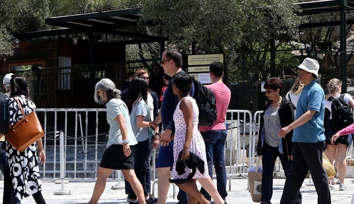 Αλ. Τσίπρας ή Ανδρ. Ανδρεάδης... θα κερδίσει το τουριστικό στοίχημα;