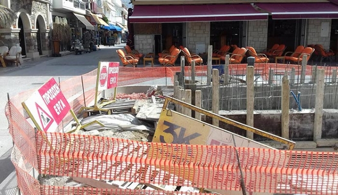 ΣΕΠΕ ΚΩ: ΒΟΜΒΑΡΔΙΣΜΕΝΗ ΠΕΡΙΟΧΗ Η ΠΛΑΤΕΙΑ ΤΗΣ ΚΑΡΔΑΜΑΙΝΑΣ (φωτό)