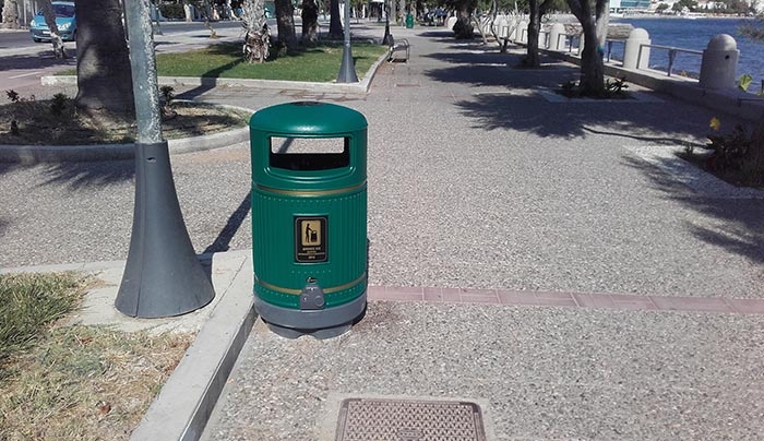 Νέοι και σύγχρονοι κάδοι απορριμμάτων τοποθετούνται σε όλη την Κω