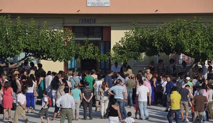 Πότε ανοίγουν τα σχολεία και πότε διεξάγονται οι επαναληπτικές εξετάσεις