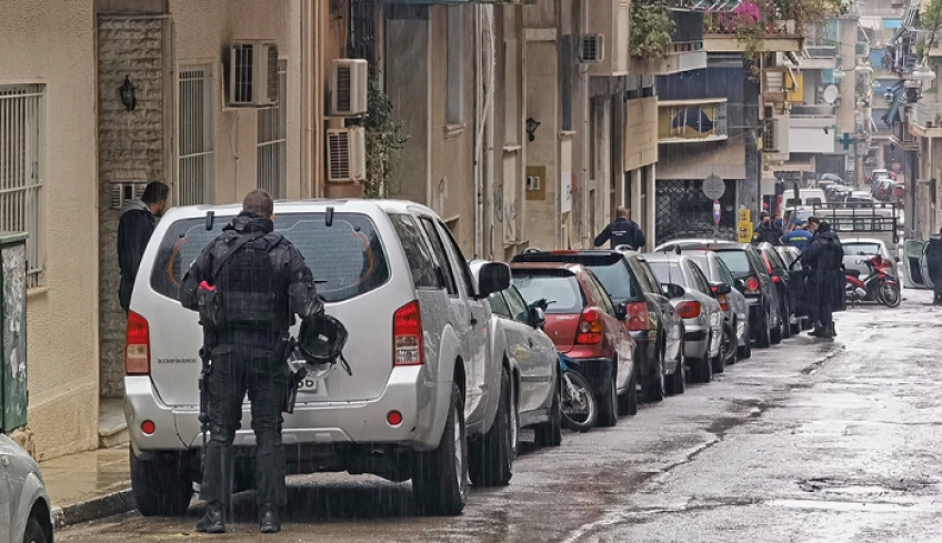 Συναγερμός στην Κυψέλη: Συνελήφθη άνδρας που βγήκε από το διαμέρισμά του και άρχισε να πυροβολεί