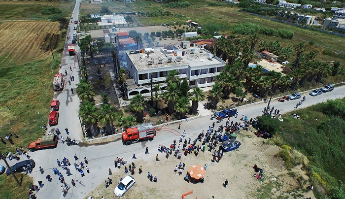 Εντυπωσιακές πανοραμικές λήψεις από την πυρκαγιά στο Captain Elias (φωτό)
