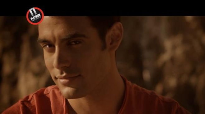 Δείτε το video clip για 'Τα καλοκαιρινά τα σ' αγαπώ'