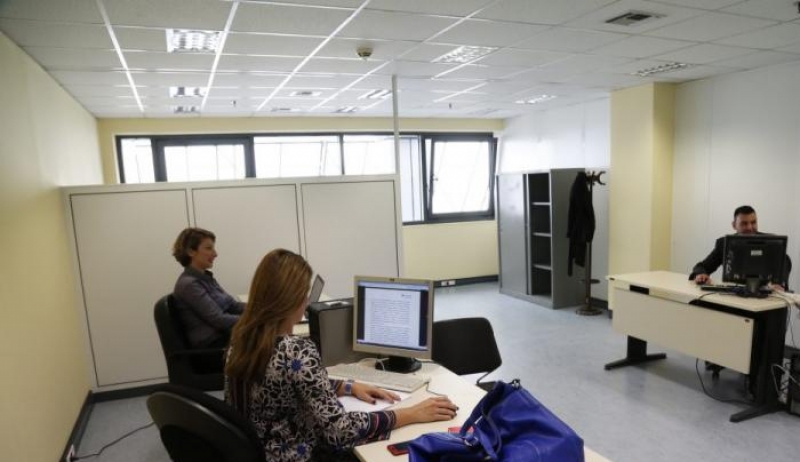 Δημόσιο: Οι κρυφές μειώσεις μισθών – Πόσα χρήματα θα χάσουν οι υπάλληλοι [πίνακας]
