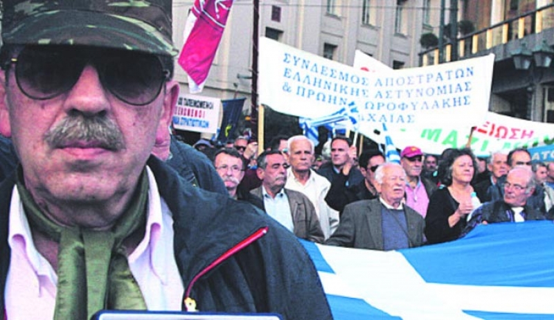 «Κούρεμα» έως και 1.000 ευρώ σε συντάξεις στρατιωτικών και δικαστικών