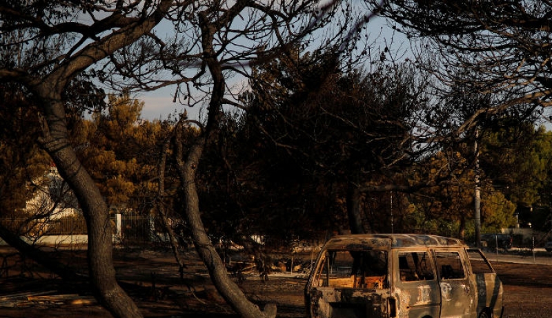 Μπάχαλο με τις μακάβριες λίστες νεκρών και αγνοουμένων από την πυρκαγιά