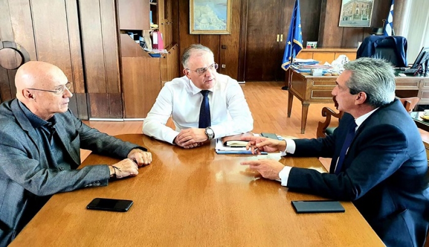 Το θέμα της στελέχωσης των Τεχνικών Υπηρεσιών της Περιφέρειας  κυριάρχησε στη συνάντηση του Περιφερειάρχη με τον Υπ. Εσωτερικών Τάκη Θεοδωρικάκο