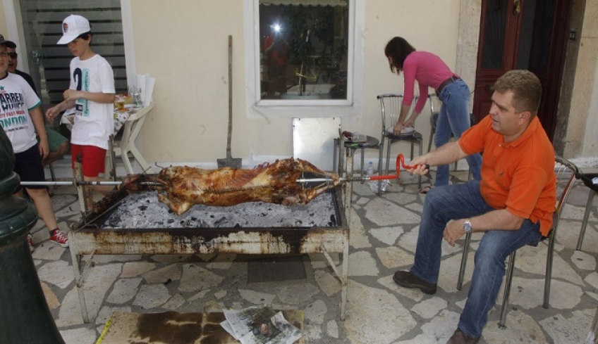 Γιατί το Πάσχα σουβλίζουμε αρνί