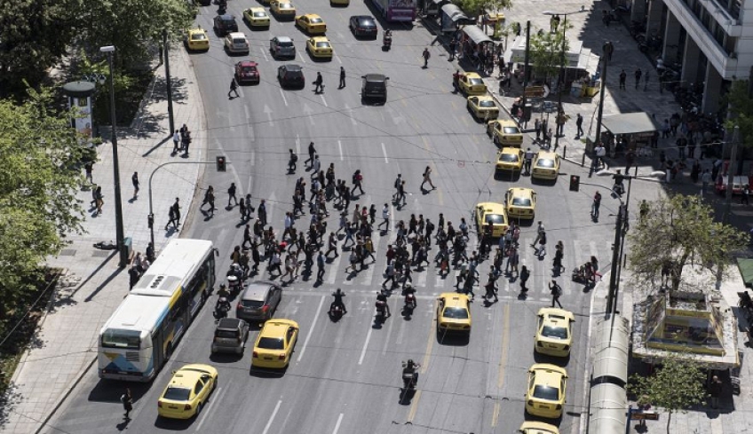Ετσι «βυθίστηκε» η μεσαία τάξη -Πώς εξαφανίστηκαν τα εισοδήματα των 30.000 ευρώ