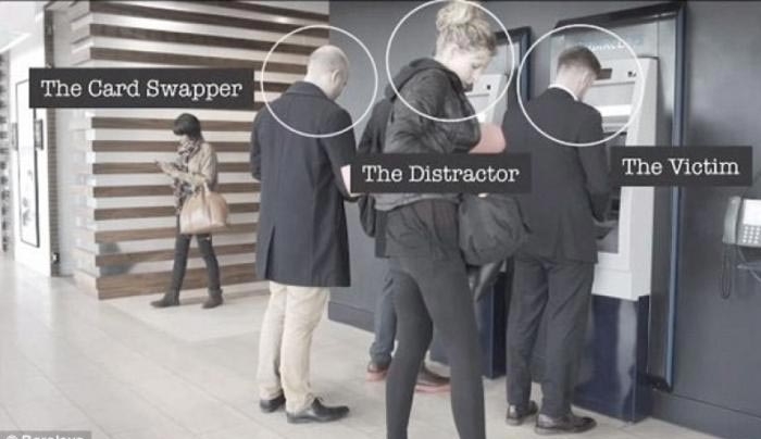 Έτσι κλέβουν pin και λεφτά από κάρτες σε ATM (Video)