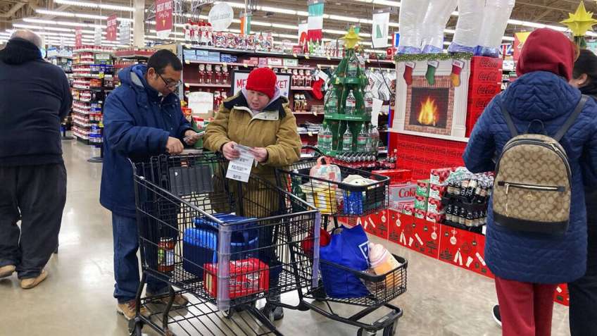 Τα δύσκολα Χριστούγεννα των Αμερικανών και το ακόμη δυσκολότερο νέο έτος για τον πλανήτη