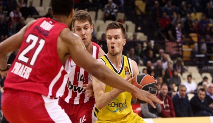 Euroleague: Με το αριστερό μπήκε ο Μπαρτζώκας στη νέα του θητεία στον Ολυμπιακό