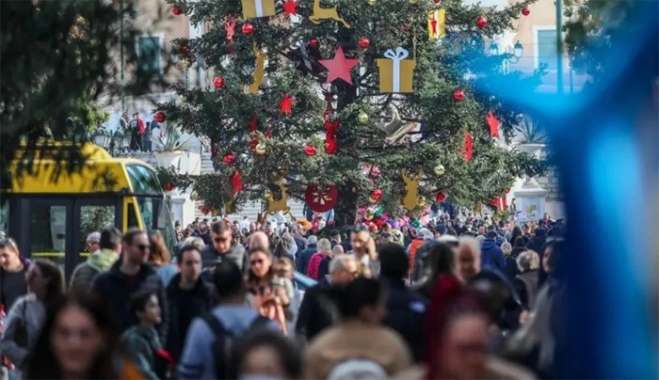 Εορταστική κίνηση στην Αθήνα  ΓΙΑΝΝΗΣ ΠΑΝΑΓΟΠΟΥΛΟΣ/EUROKINISSI