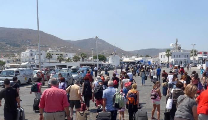 «Φράκαραν» τα λιμάνια – Μαζικό «κύμα» φυγής εν ‘όψει Δεκαπενταύγουστου