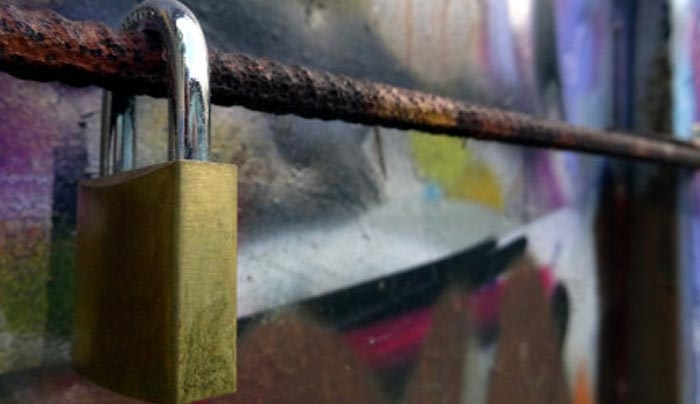 Η μεγάλη λεηλασία των μικρομεσαίων επιχειρήσεων - Στην ανεργία 700.000 εργαζόμενοι