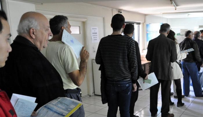 Θα πληρώνουν φόρο άνεργοι και συνταξιούχοι των 345 ευρώ
