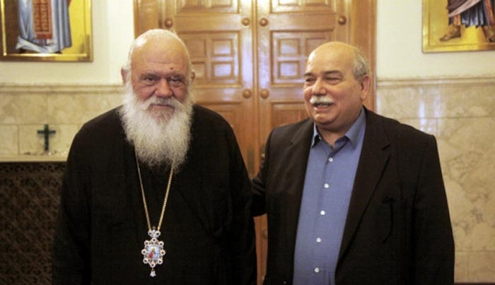 Ιερώνυμος σε Βούτση: «Τα σπίτια μας καίγονται κι εμείς τραγουδάμε!»